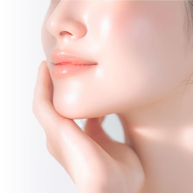 塗っているのに、素肌のような透明感。